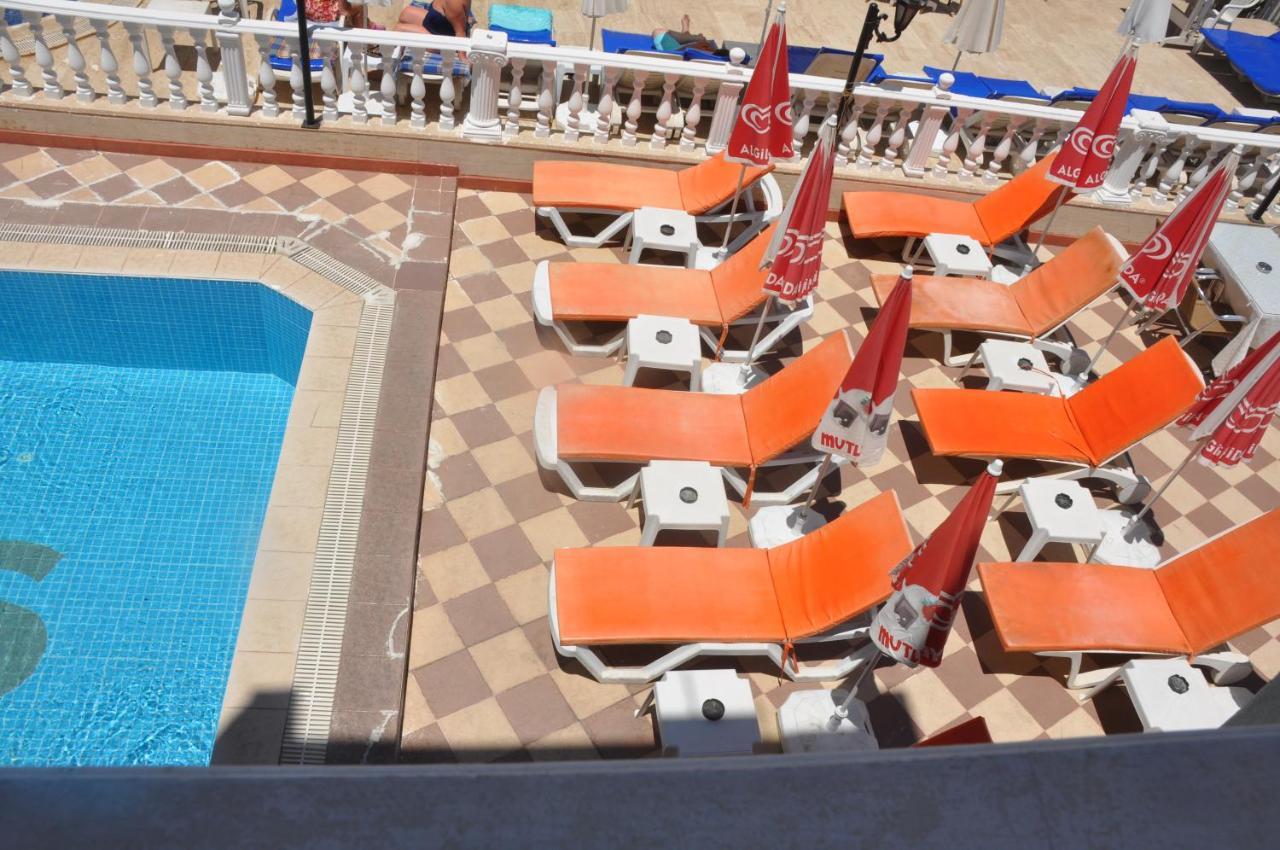 Hotel apartamentowy Basils 2*