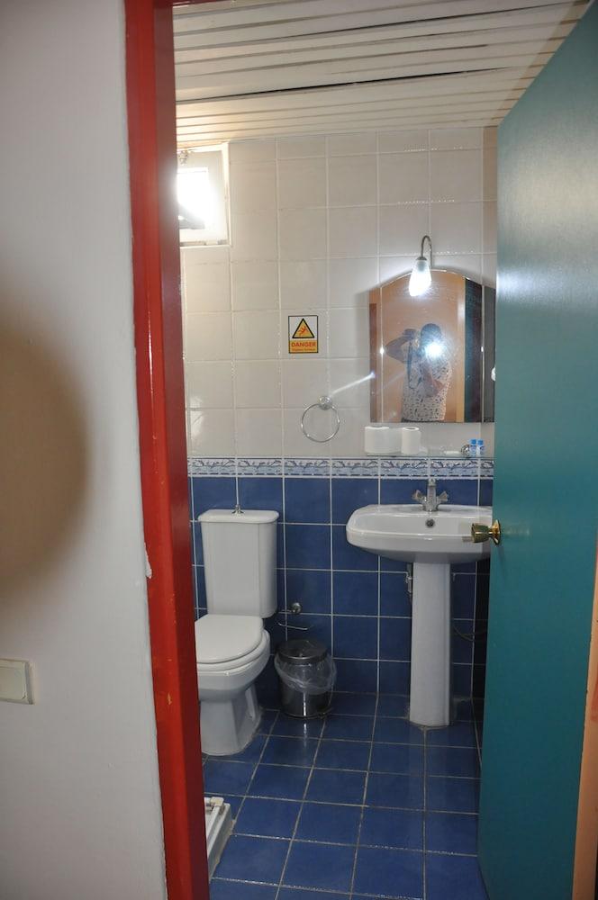 Hotel apartamentowy Basils