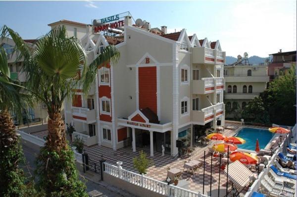 Hotel apartamentowy Basils 2*