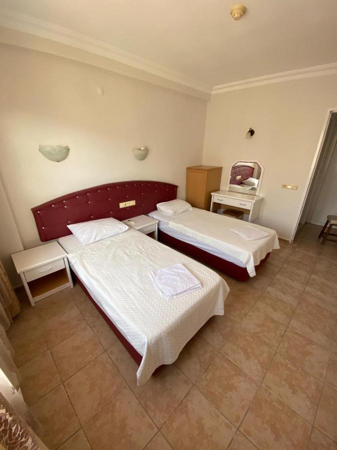 Hotel apartamentowy Basils 2*